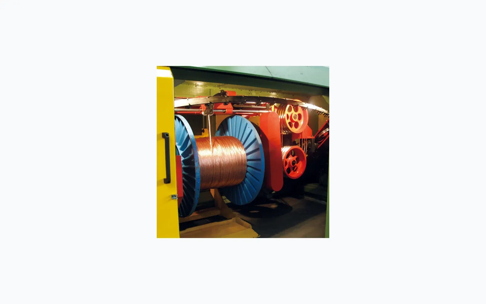 Cable pay-off and take-up reel detail