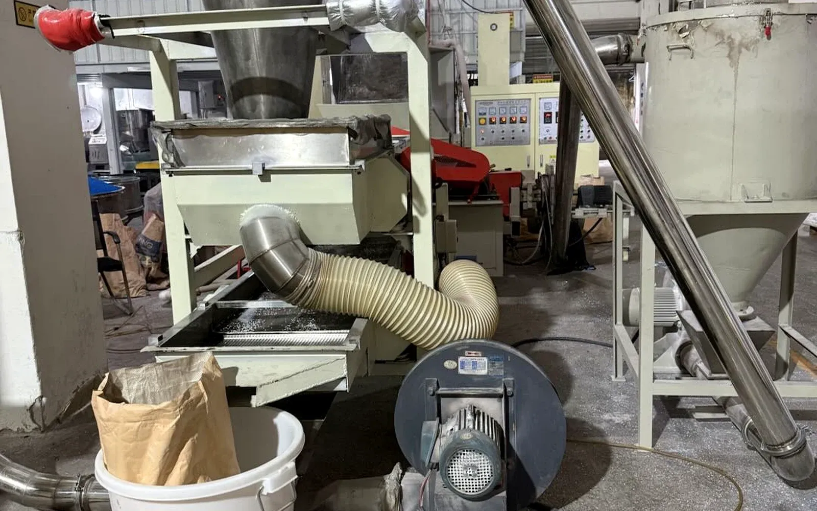 Feeding and pelletizing system