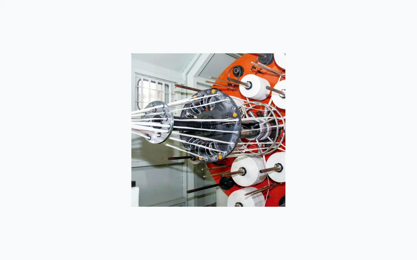Rotating cable bunching head