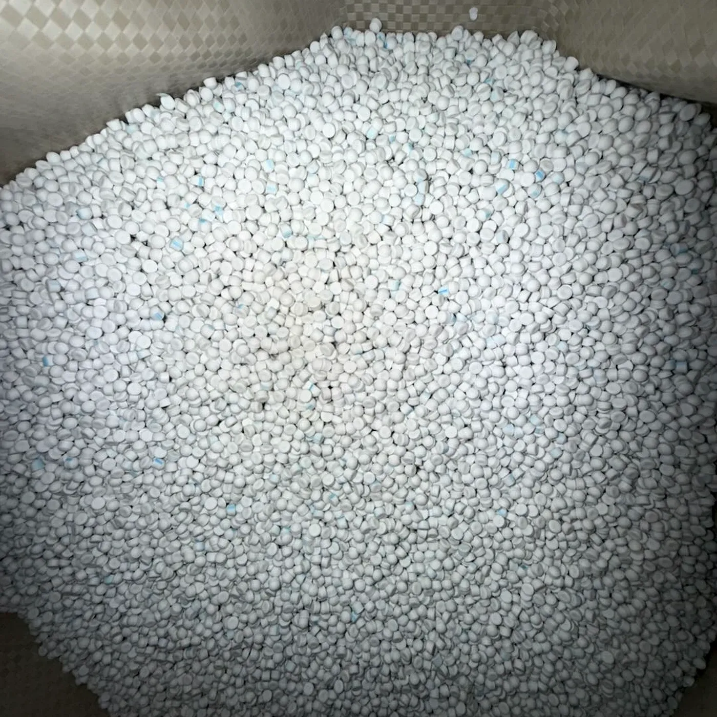 White HZD2720-L low-smoke halogen-free cable compound pellets